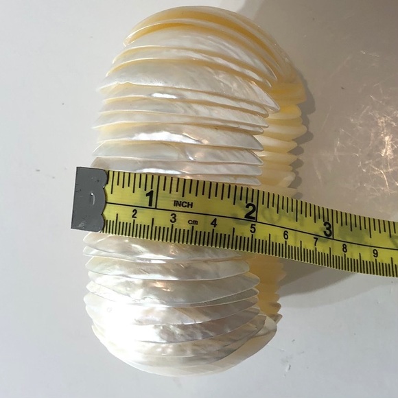 Sea Shell Stretch Ivory Color Bracelet - Picture 4 of 4